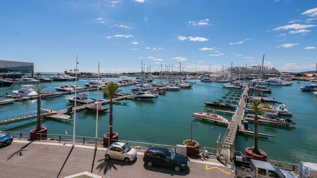 Marina 2BD Duplex by LovelyStay