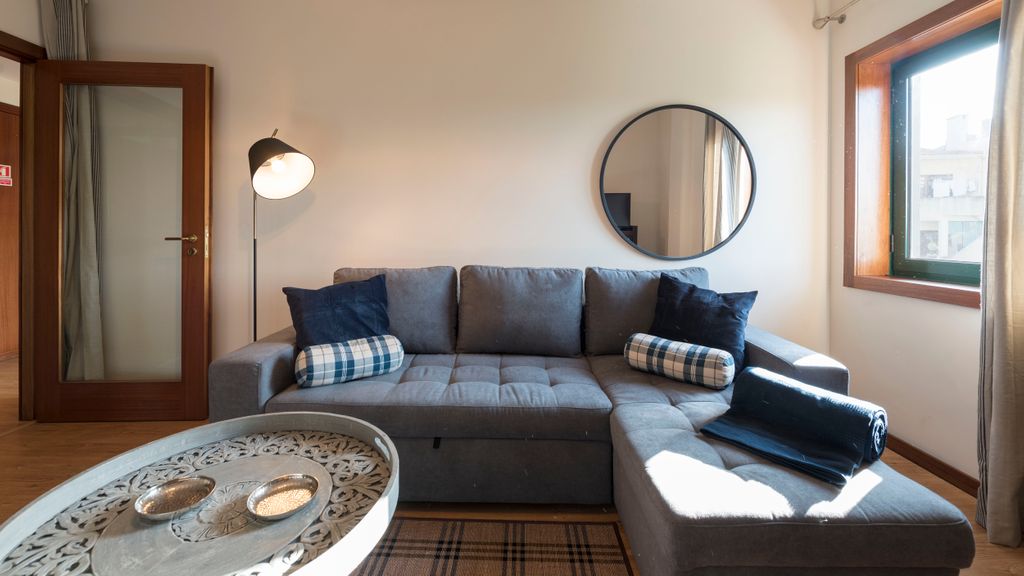 Downtown Homey Flat w/ Free Parking by LovelyStay