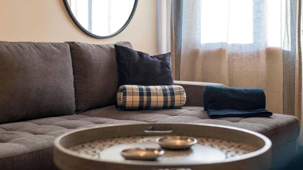 Downtown Homey Flat w/ Free Parking by LovelyStay