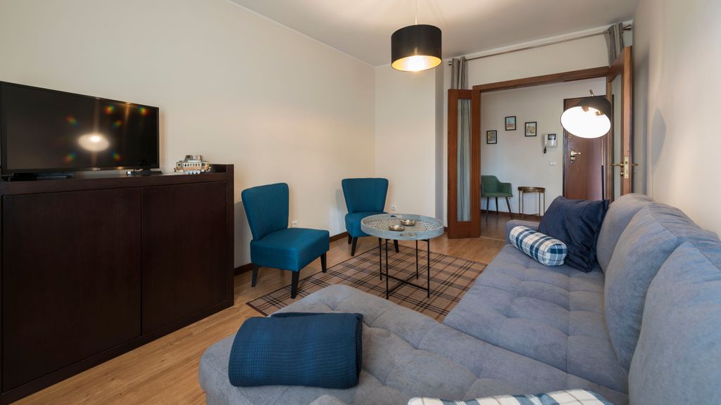 Downtown Homey Flat w/ Free Parking by LovelyStay