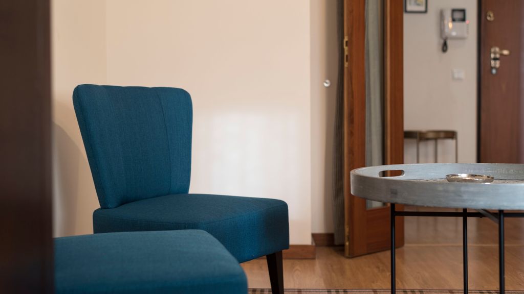 Downtown Homey Flat w/ Free Parking by LovelyStay