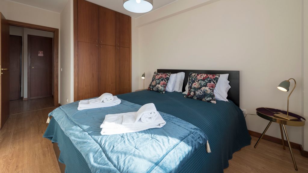 Downtown Homey Flat w/ Free Parking by LovelyStay