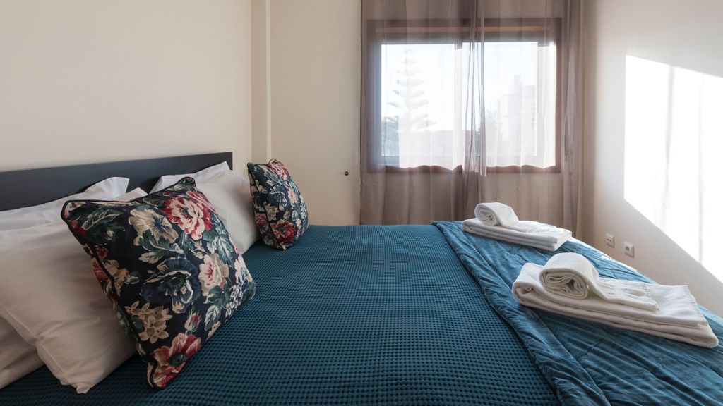 Downtown Homey Flat w/ Free Parking by LovelyStay