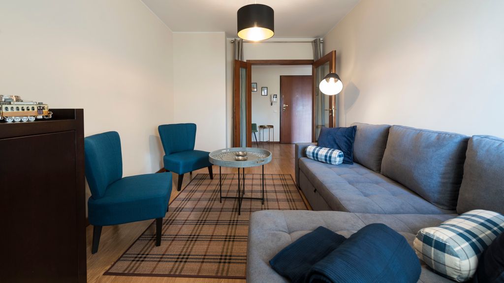 Downtown Homey Flat w/ Free Parking by LovelyStay