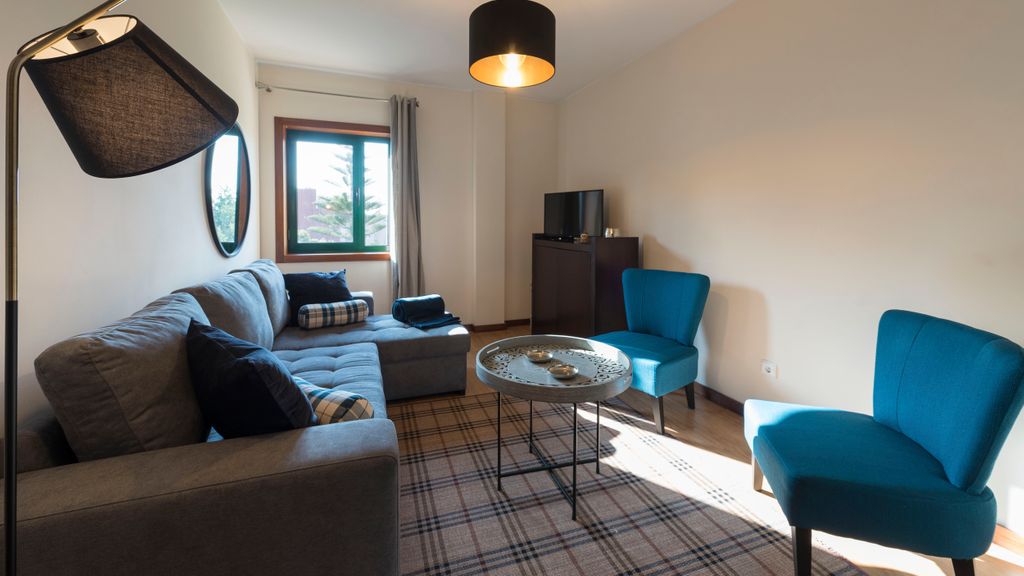 Downtown Homey Flat w/ Free Parking by LovelyStay
