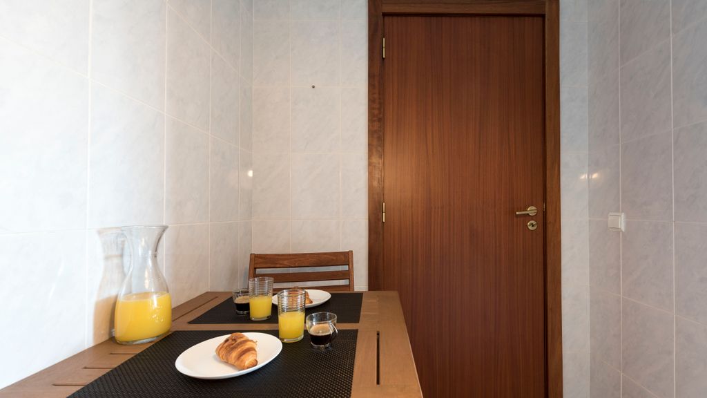 Downtown Homey Flat w/ Free Parking by LovelyStay
