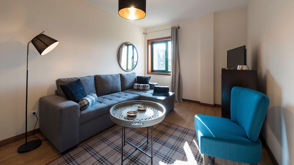 Downtown Homey Flat w/ Free Parking by LovelyStay