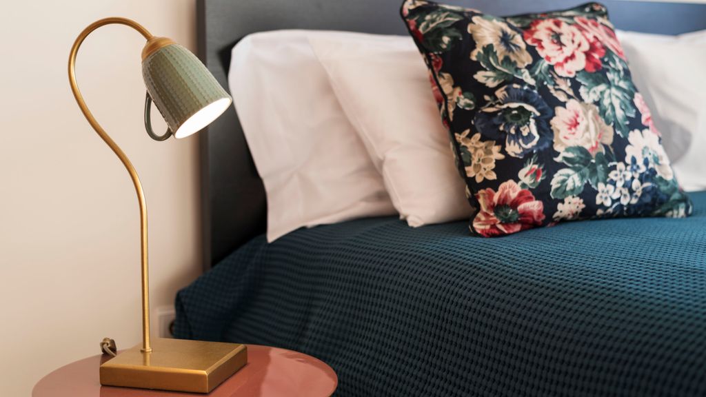 Downtown Homey Flat w/ Free Parking by LovelyStay