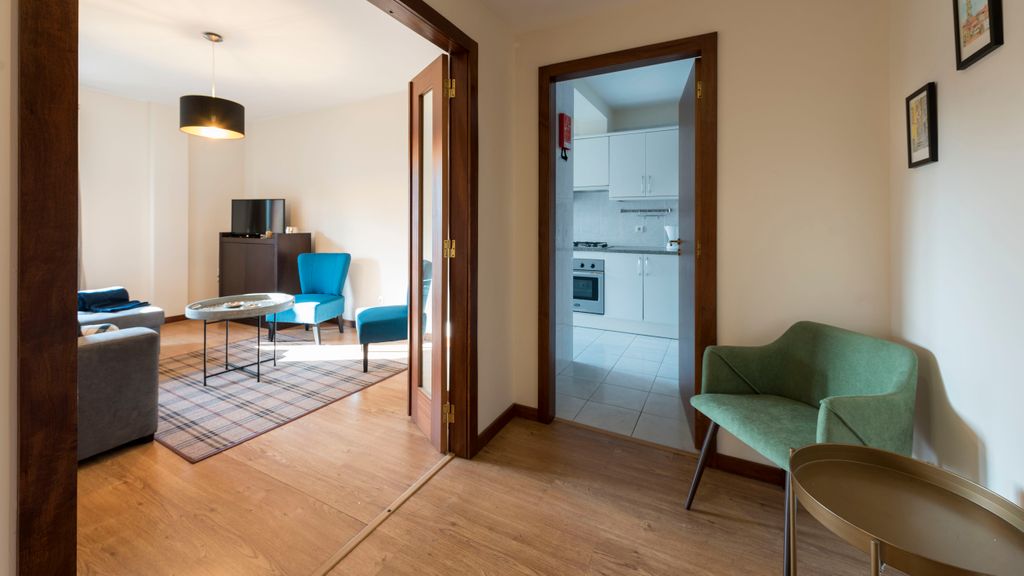 Downtown Homey Flat w/ Free Parking by LovelyStay
