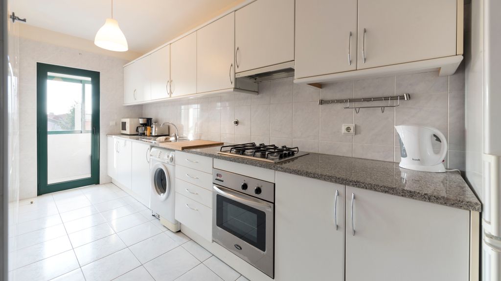 Downtown Homey Flat w/ Free Parking by LovelyStay