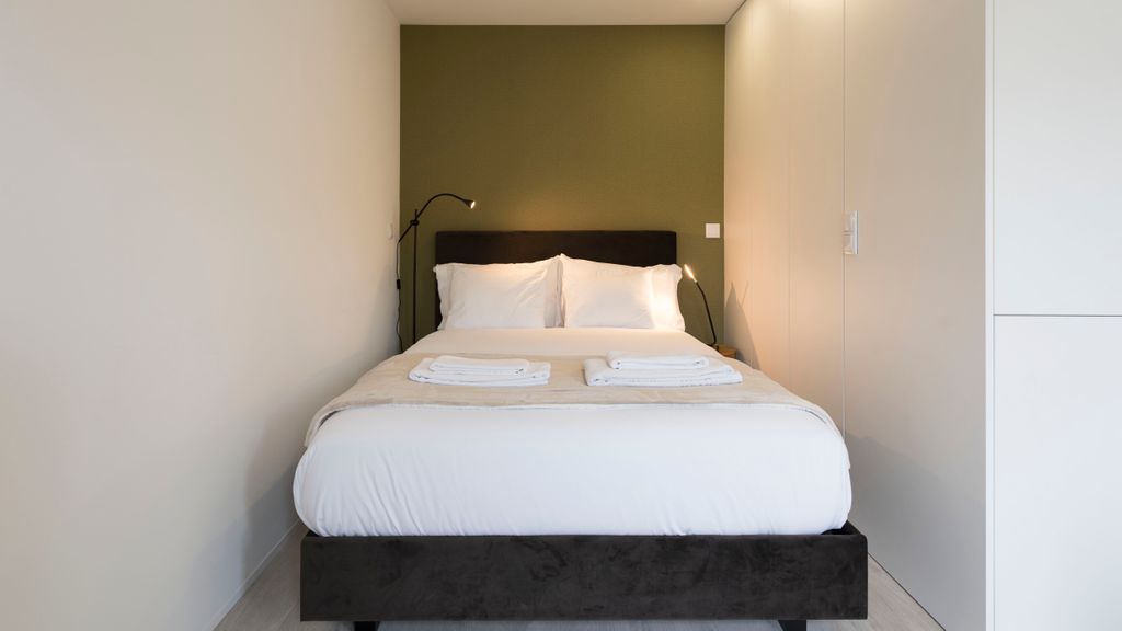Modern Loft w/Gym & Parking near CBD by LovelyStay
