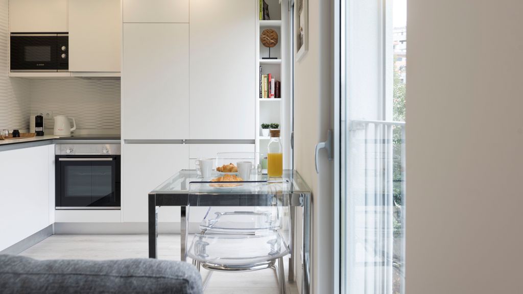 Modern Loft w/Gym & Parking near CBD by LovelyStay