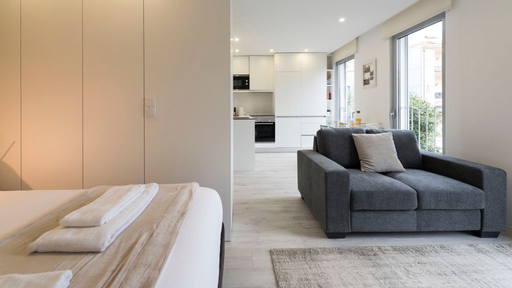 Modern Loft w/Gym & Parking near CBD by LovelyStay