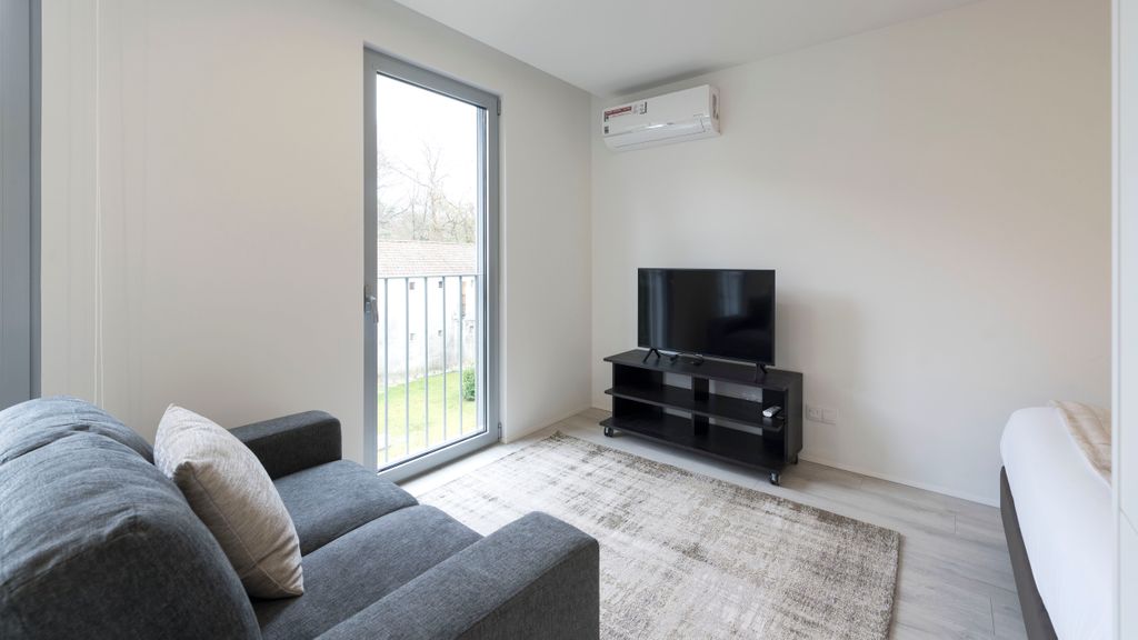 Modern Loft w/Gym & Parking near CBD by LovelyStay