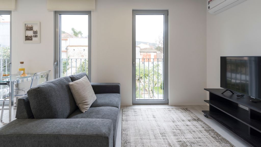 Modern Loft w/Gym & Parking near CBD by LovelyStay