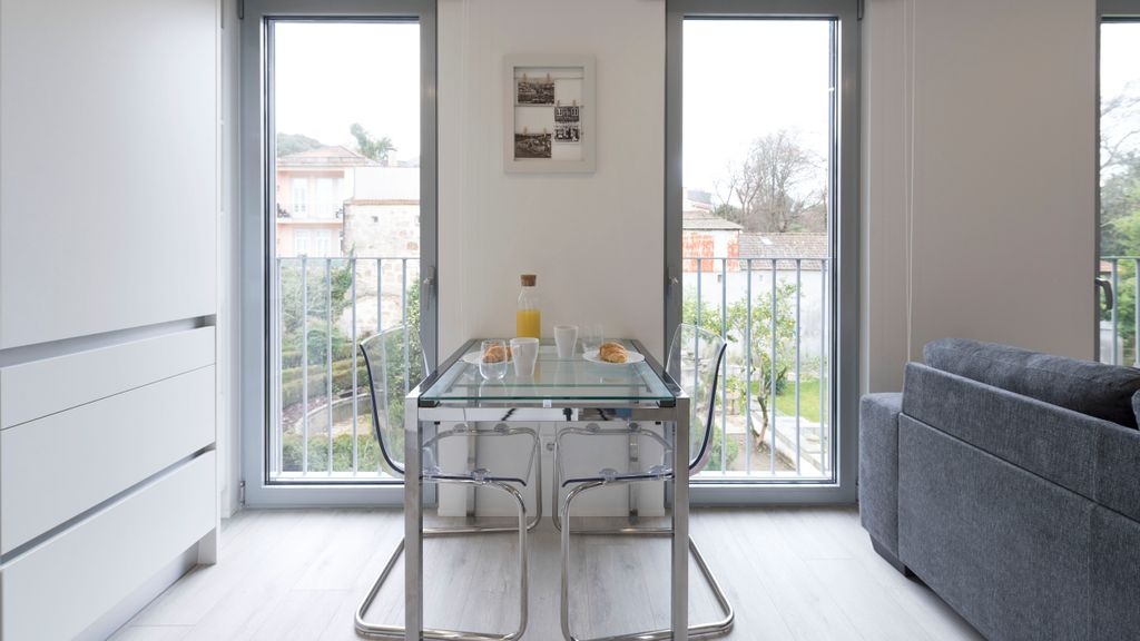 Modern Loft w/Gym & Parking near CBD by LovelyStay