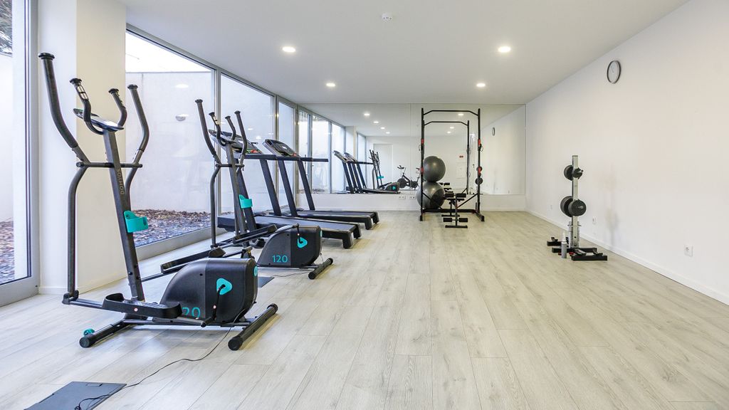 Modern Loft w/Gym & Parking near CBD by LovelyStay