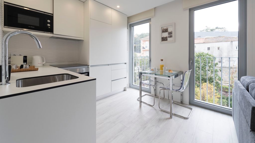 Modern Loft w/Gym & Parking near CBD by LovelyStay