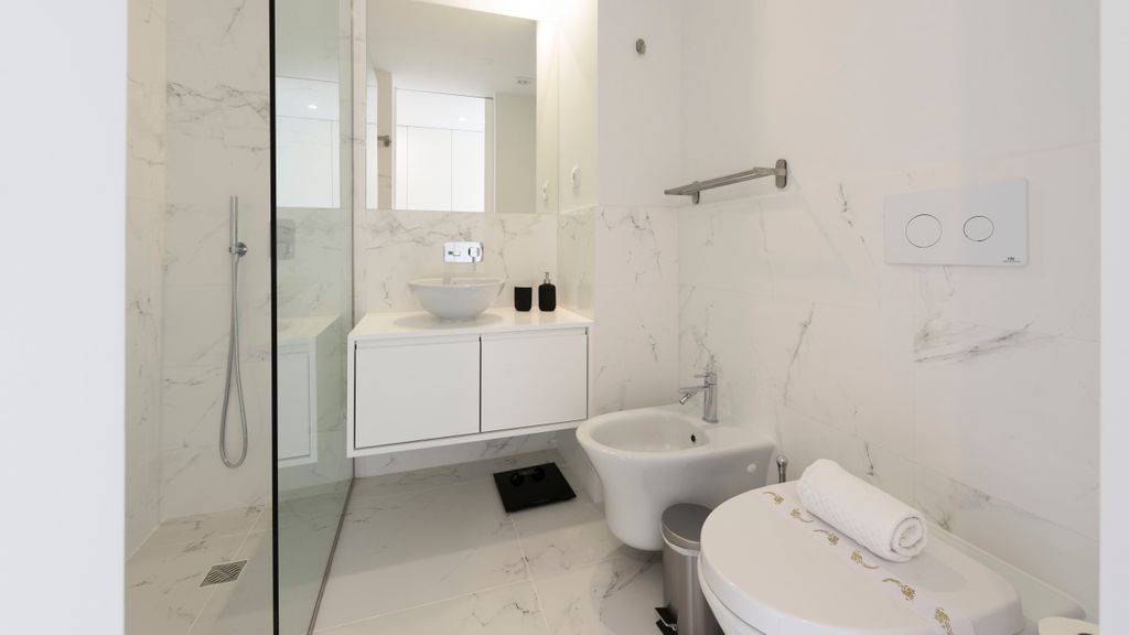 Modern Loft w/Gym & Parking near CBD by LovelyStay