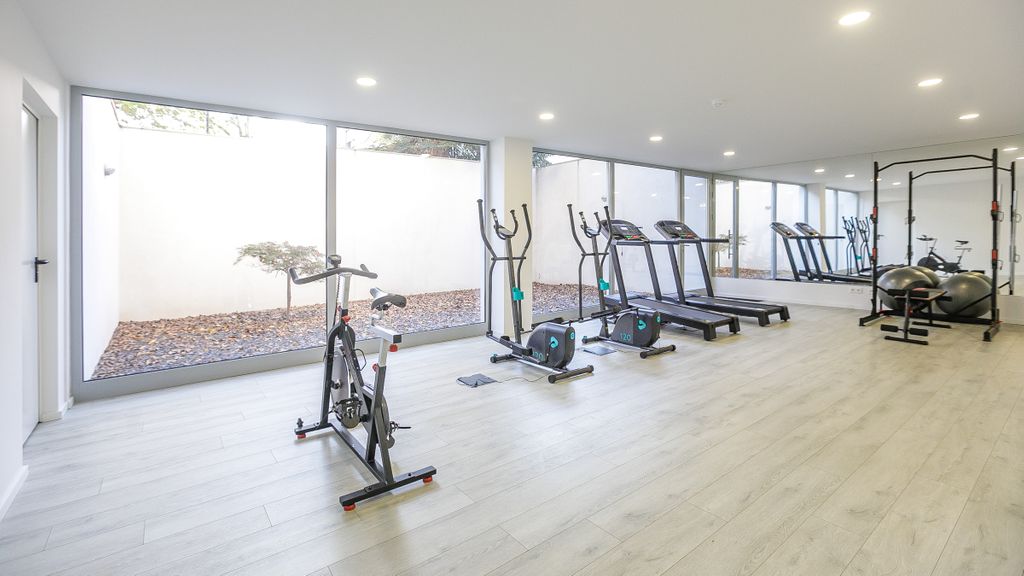 Modern Loft w/Gym & Parking near CBD by LovelyStay