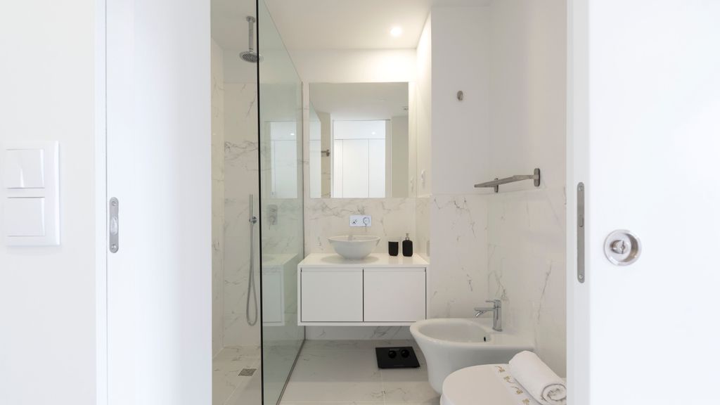 Modern Loft w/Gym & Parking near CBD by LovelyStay