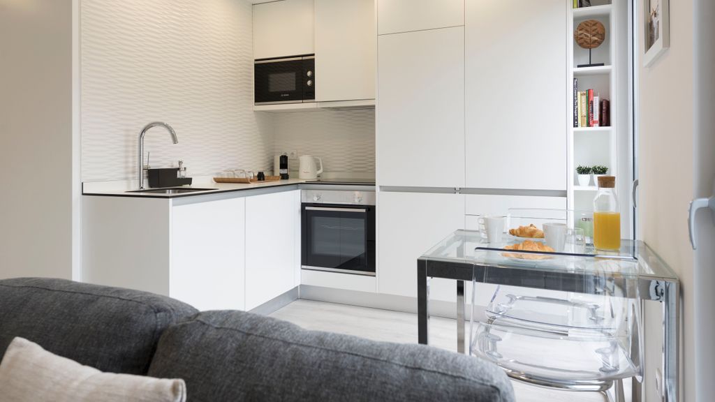 Modern Loft w/Gym & Parking near CBD by LovelyStay