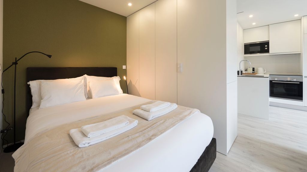 Modern Loft w/Gym & Parking near CBD by LovelyStay