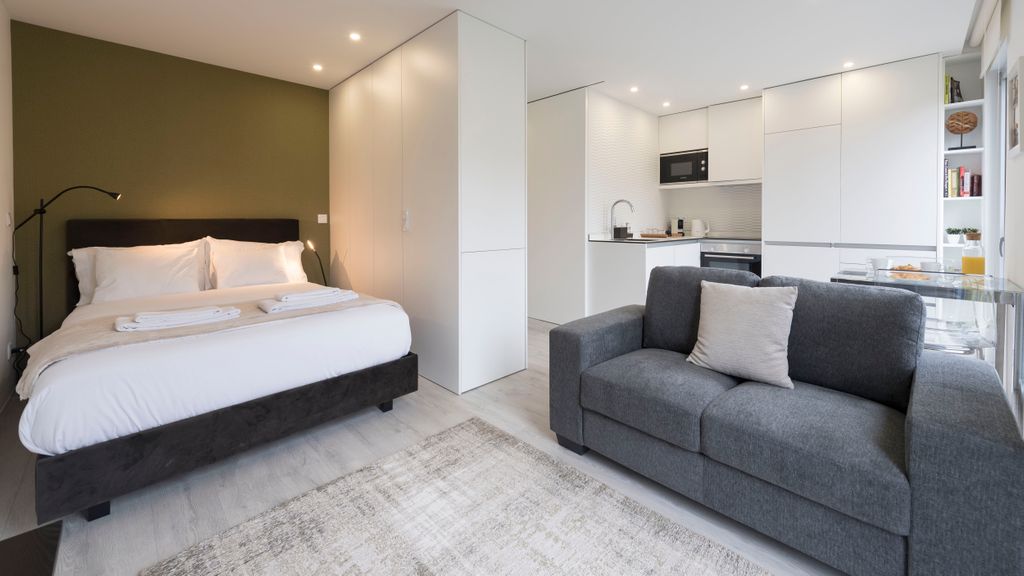 Modern Loft w/Gym & Parking near CBD by LovelyStay