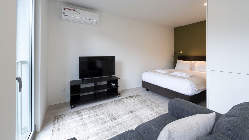 Modern Loft w/Gym & Parking near CBD by LovelyStay