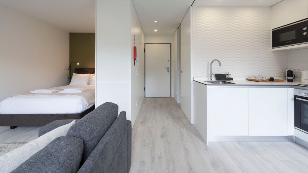 Modern Loft w/Gym & Parking near CBD by LovelyStay