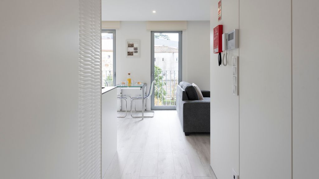 Modern Loft w/Gym & Parking near CBD by LovelyStay