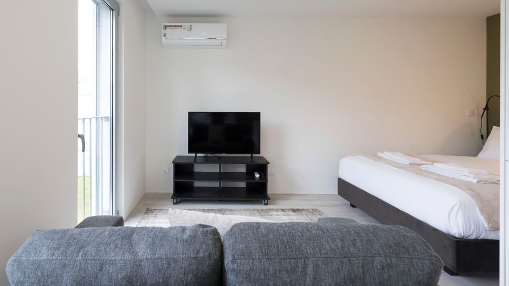 Modern Loft w/Gym & Parking near CBD by LovelyStay