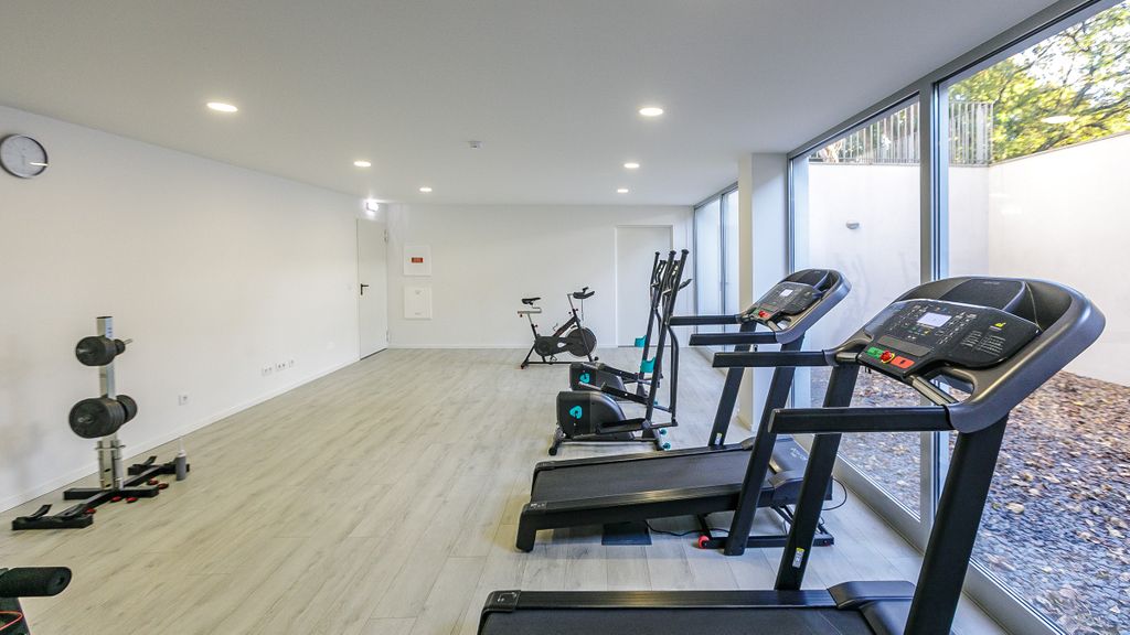 Modern Loft w/Gym & Parking near CBD by LovelyStay