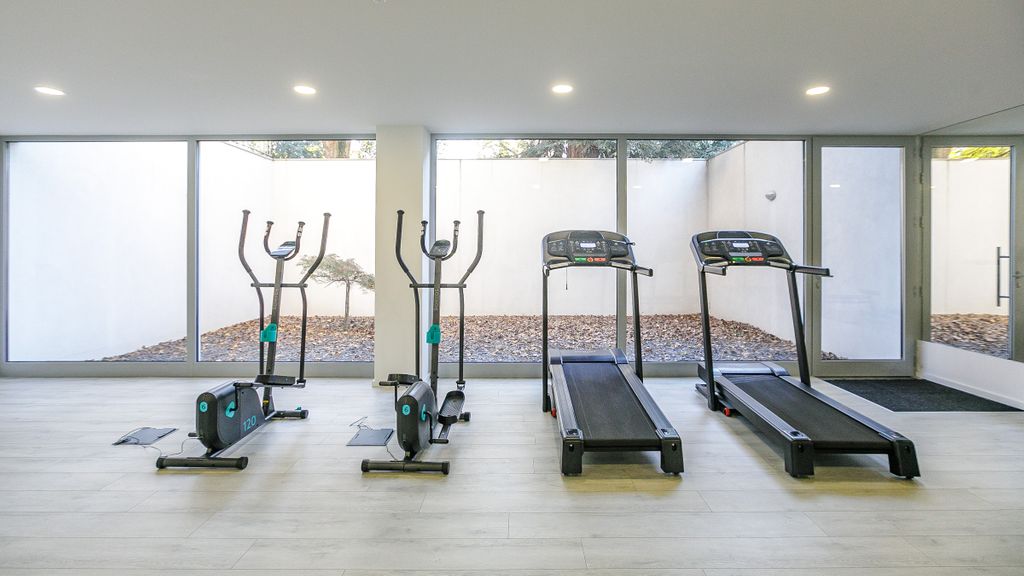 Modern Loft w/Gym & Parking near CBD by LovelyStay