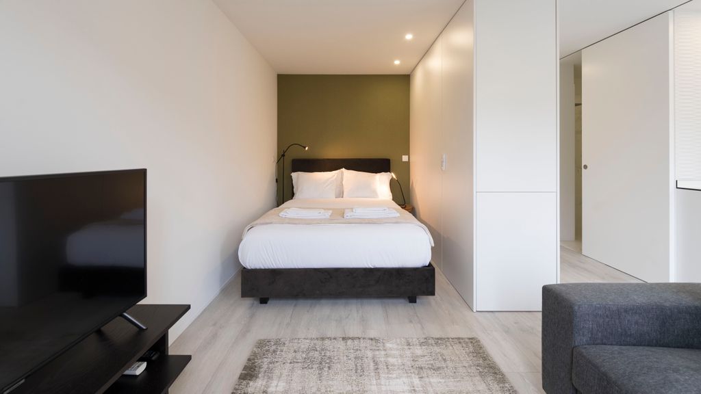 Modern Loft w/Gym & Parking near CBD by LovelyStay