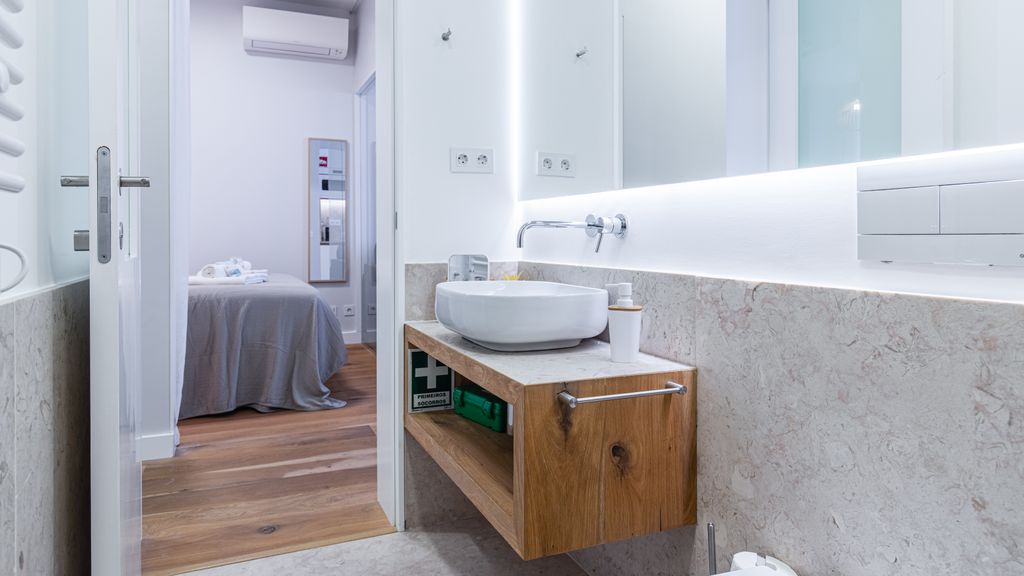 Upscale & Trendy flat in the Center by LovelyStay