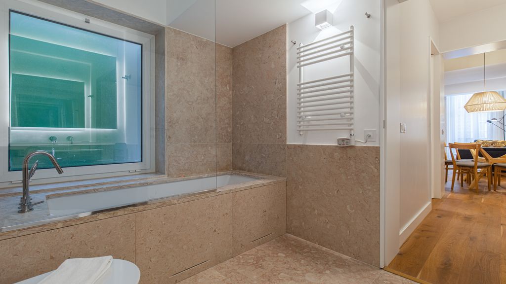 Upscale & Modern 2BDR Apartment by LovelyStay