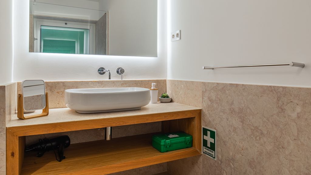 Upscale & Modern 2BDR Apartment by LovelyStay
