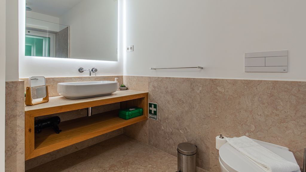 Upscale & Modern 2BDR Apartment by LovelyStay