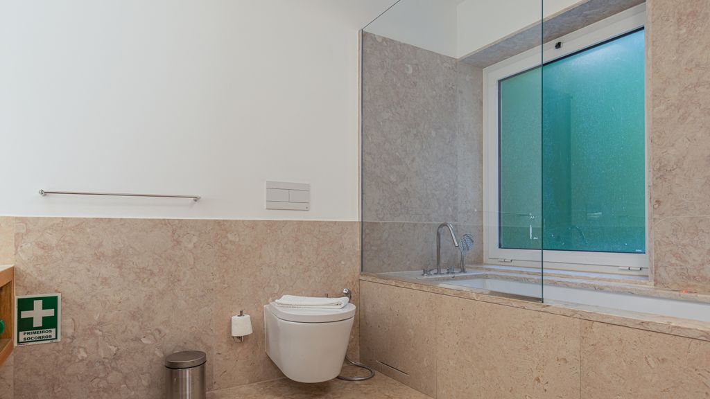 Upscale & Modern 2BDR Apartment by LovelyStay