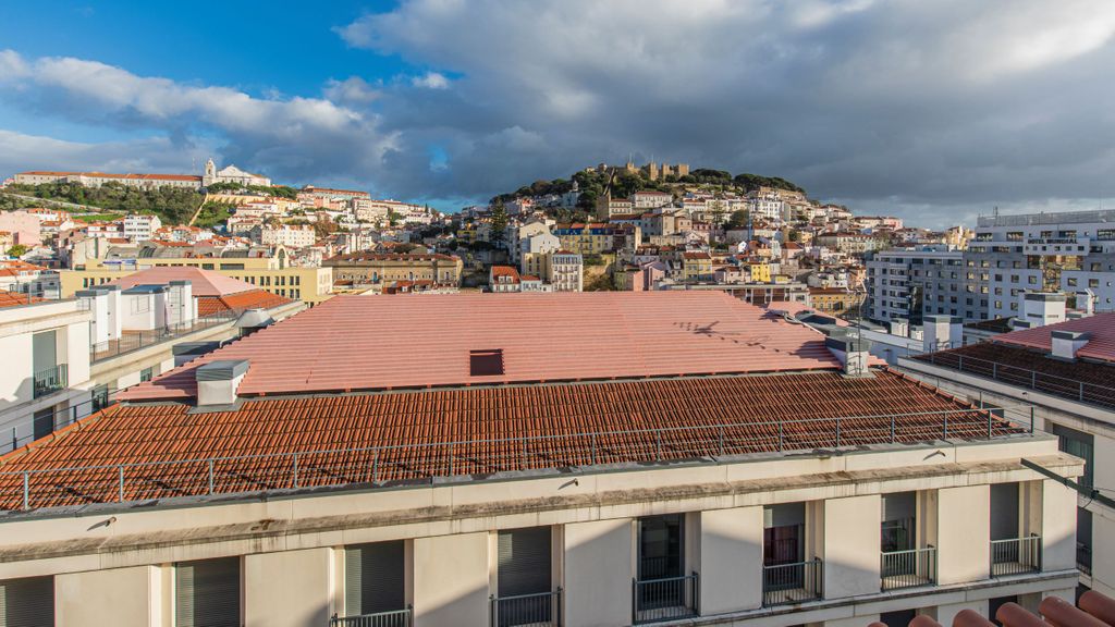 Lisbon Home With Castle View by LovelyStay
