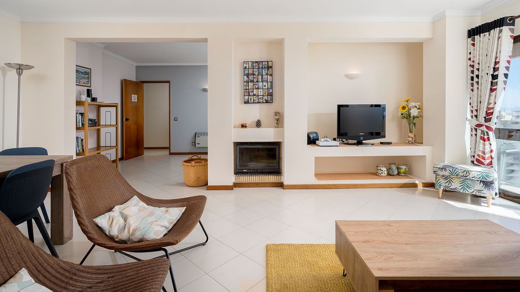 Bela Vista 3BDR Penthouse w/ Pool by LovelyStay