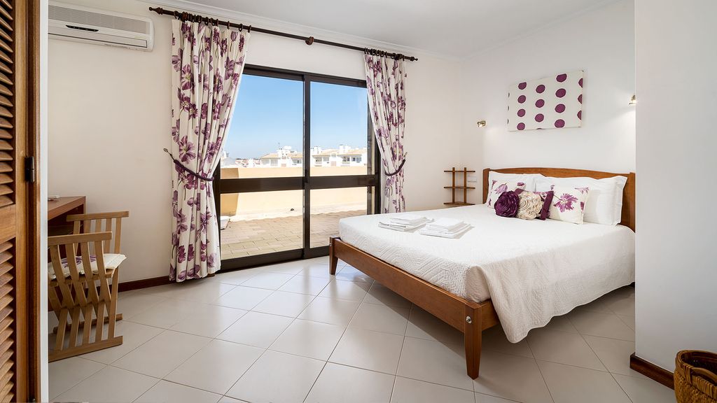 Bela Vista 3BDR Penthouse w/ Pool by LovelyStay