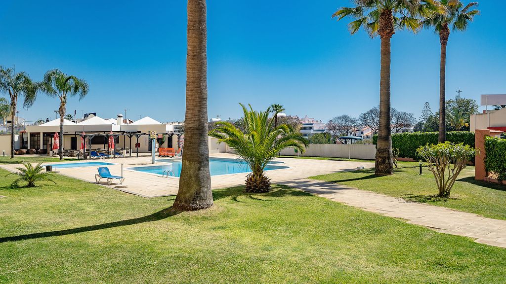 Bela Vista 3BDR Penthouse w/ Pool by LovelyStay