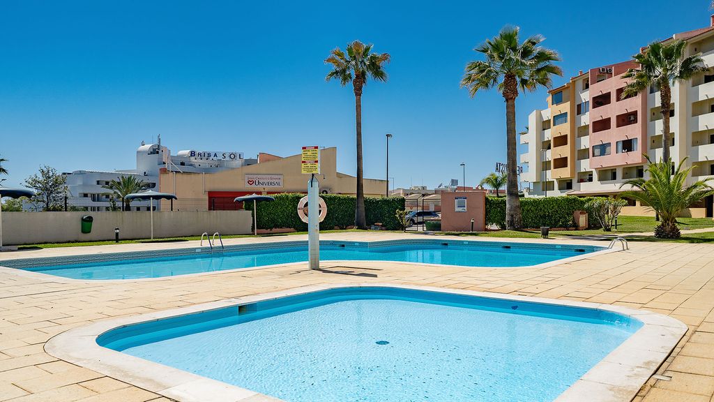 Bela Vista 3BDR Penthouse w/ Pool by LovelyStay