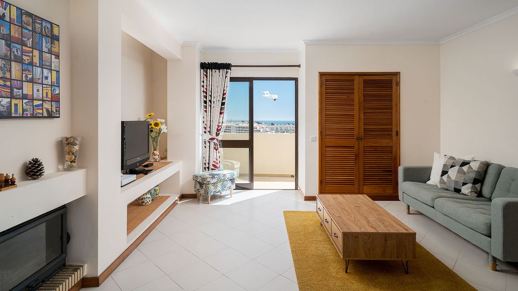 Bela Vista 3BDR Penthouse w/ Pool by LovelyStay