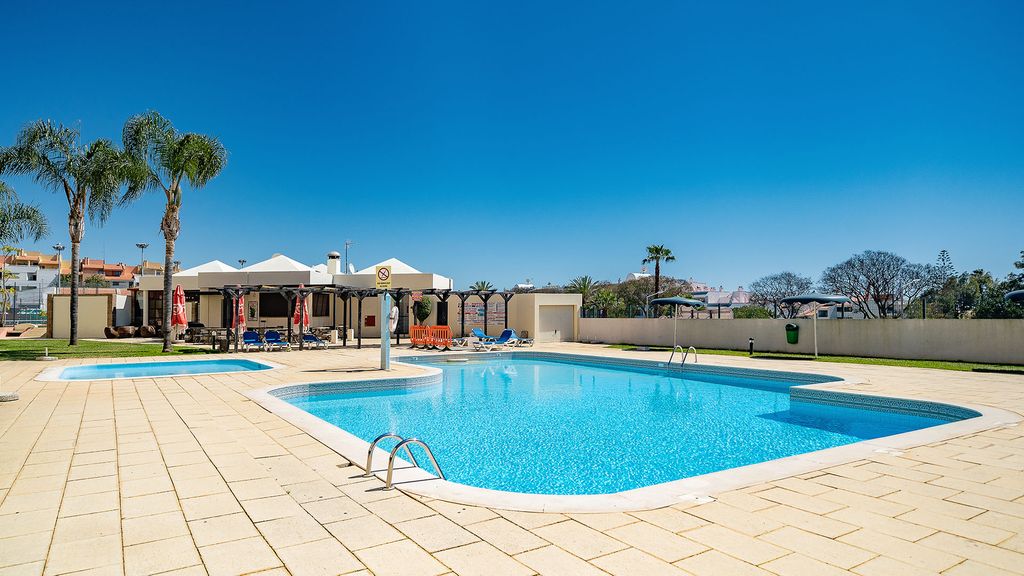 Bela Vista 3BDR Penthouse w/ Pool by LovelyStay
