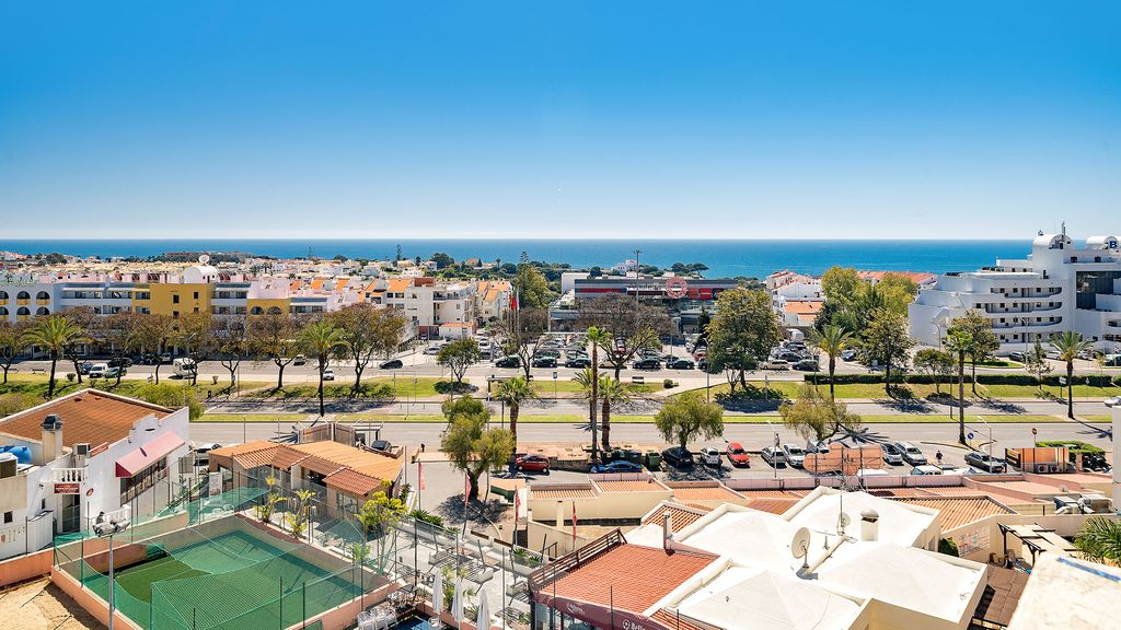 Bela Vista 3BDR Penthouse w/ Pool by LovelyStay