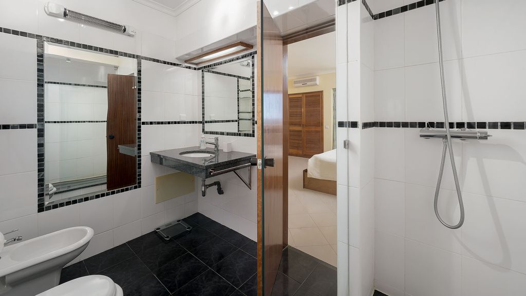 Bela Vista 3BDR Penthouse w/ Pool by LovelyStay