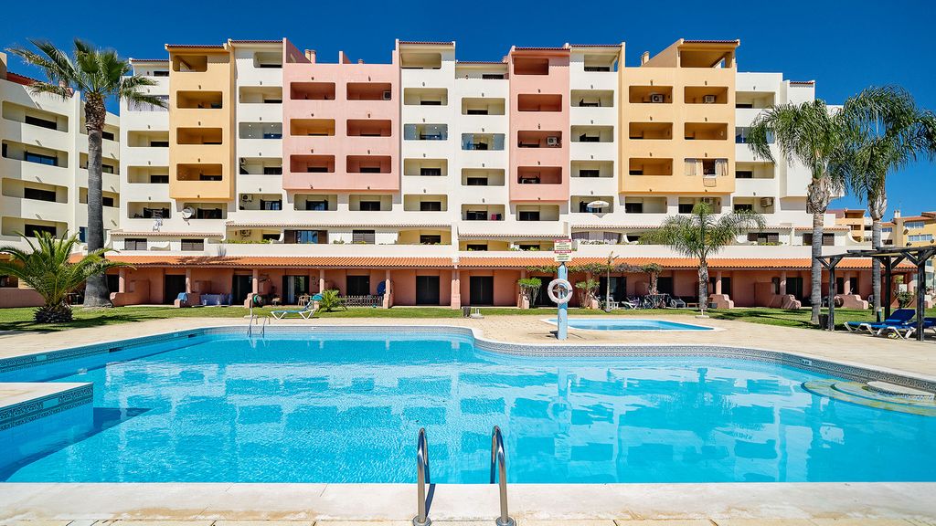 Bela Vista 3BDR Penthouse w/ Pool by LovelyStay